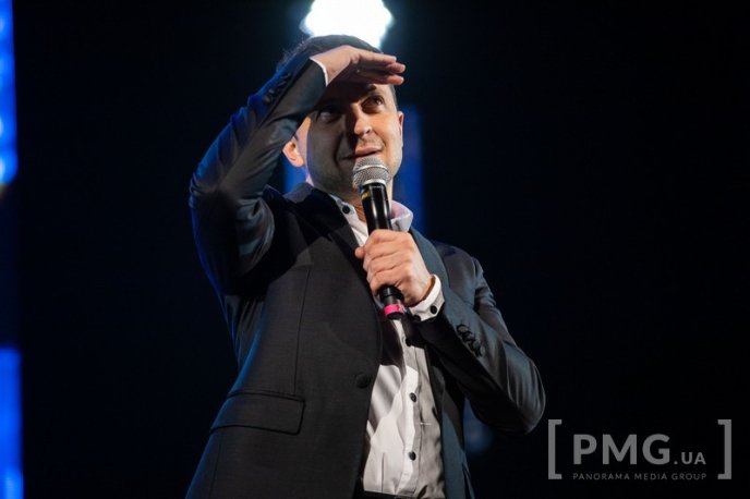 Зеленський з «Кварталом 95» в Ужгороді: Агітувати не збираємось, однак закликаємо всіх прийти на вибори – 08