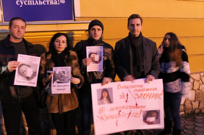 Журналісти Мукачева провели акцію на підтримку побитої журналістки Тетяни Чорновол (ФОТО,ВІДЕО) – 11