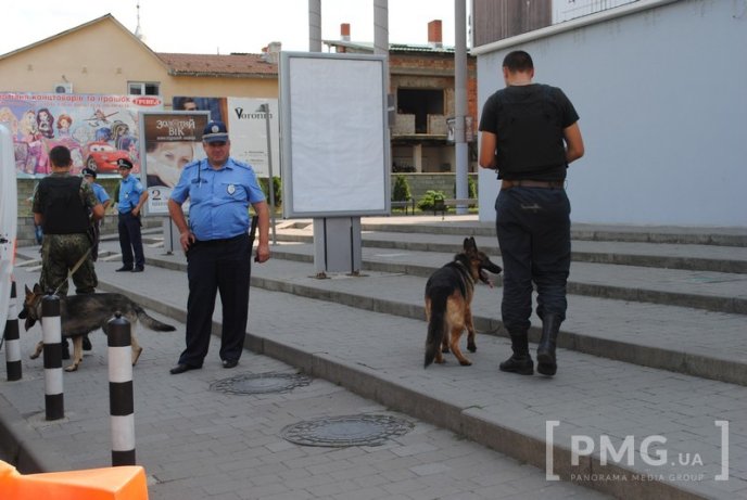 Всіх працівників ТРК "Щодня" у центрі Мукачева евакуйовано, шукають вибухівку – 09