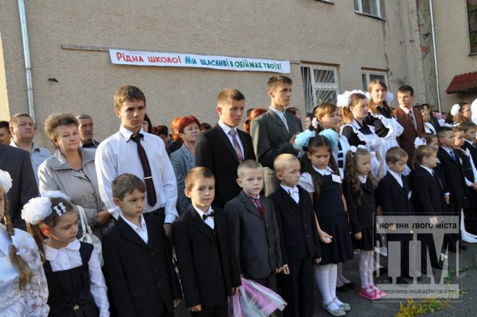 У Мукачівській ЗОШ №7 відбулось урочисте свято Першого дзвоника (ФОТОРЕПОРТАЖ) – 13