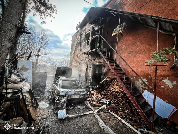 В Хустрі вирувала пожежа