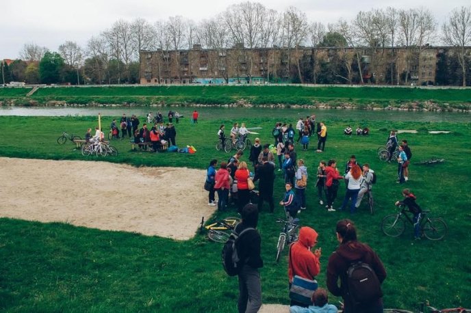 Мукачівські школярі плавали на катамаранах та рятували людей – 09