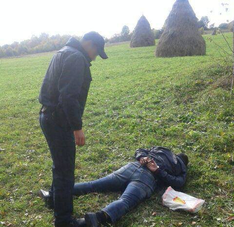 Закарпатські патрульні оприлюднили фото резонансного затримання грабіжників у Нижніх Воротах – 04