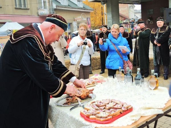 У Берегові відбулись офіційні святкування Дня святого Мартина – 04