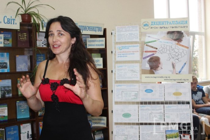 У Мукачеві відбувся флешмоб "Молодь читає" – 07