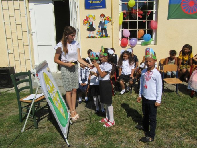 Майже 30 маленьких ромів святкували випускний в Ужгороді – 08