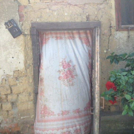 Злодій вночі заліз у будинок і виніс звідти техніку – 02