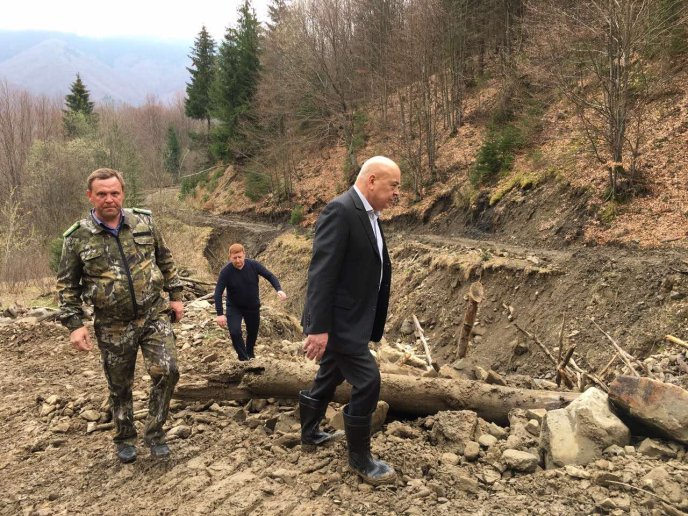 У Міжгірському районі триває будівництво двох автодоріг із ґрунтовим покриттям – 03