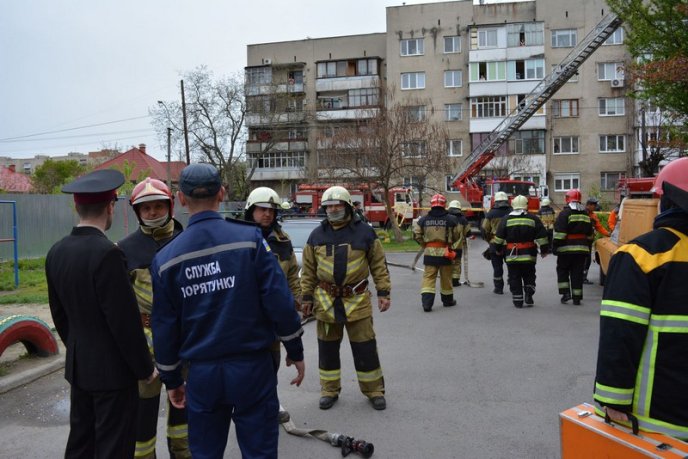 Ужгородські рятувальники ліквідовували наслідки умовного вибуху газу – 03