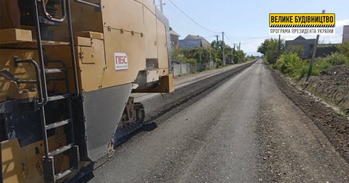 Поблизу відомого закарпатського санаторію ремонтують дорогу – 04