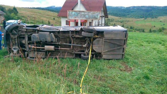 Офіційно про ДТП на Львівщині: загинув водій та пасажир автобусу із Закарпаття – 05