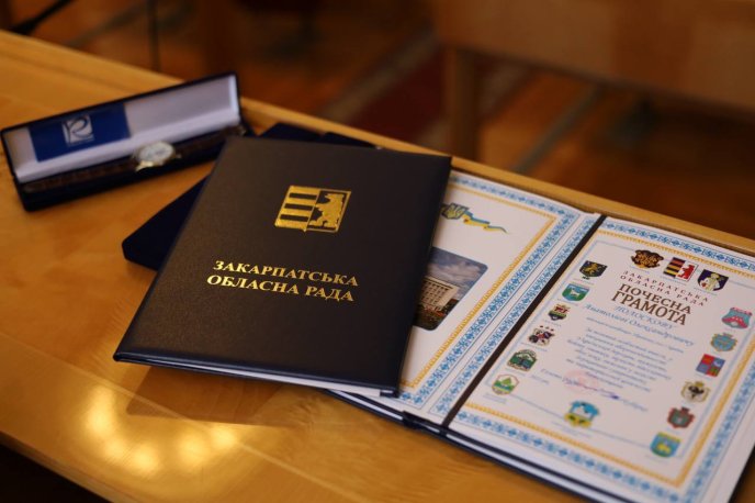 На сесії облради відзначили військових ЗСУ за зміцнення обороноздатності України – 05