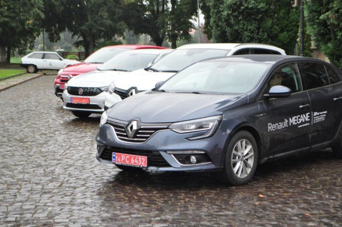 Автосалон просто неба влаштували в Ужгороді – 05