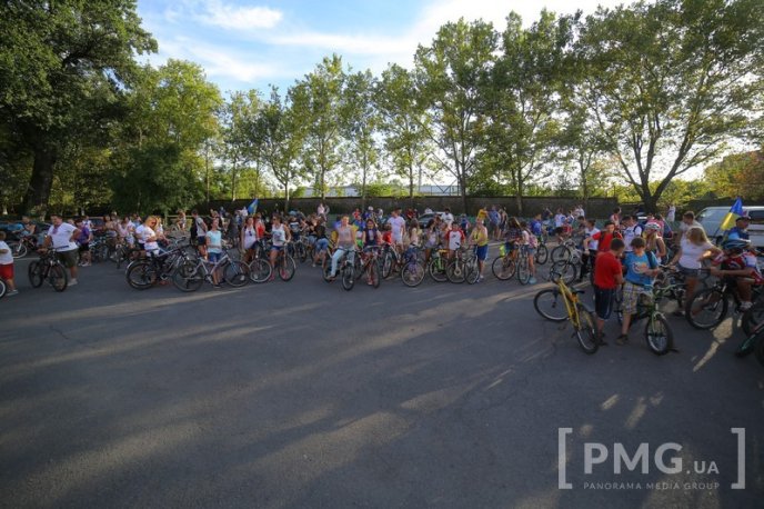 Велозаїзд у День Незалежності України та "кольоровий" флешмоб у Мукачеві: як це було – 16