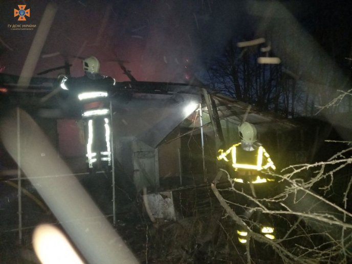 На одній із вулиць Мукачева удосвіта вирувала пожежа – 03 На одній із вулиць Мукачева удосвіта вирувала пожежа – 03