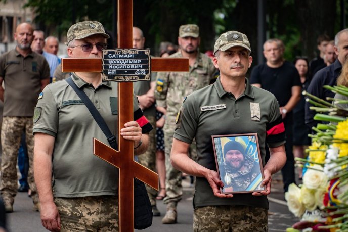 Загинули в один день: на Закарпатті поховали двох військових – 05 Загинули в один день: на Закарпатті поховали двох військових – 05