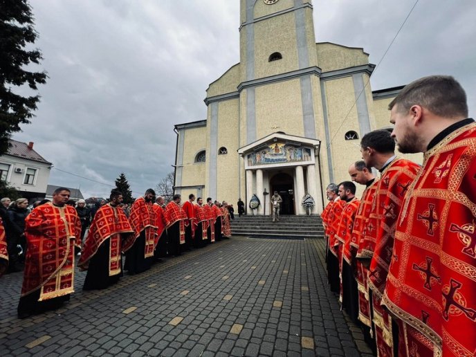 У Мукачеві попрощалися із 18-річним Героєм, який загинув на війні – 07