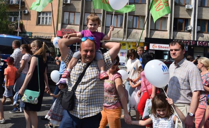 В Ужгороді проходить хода на захист сімейних цінностей – 13