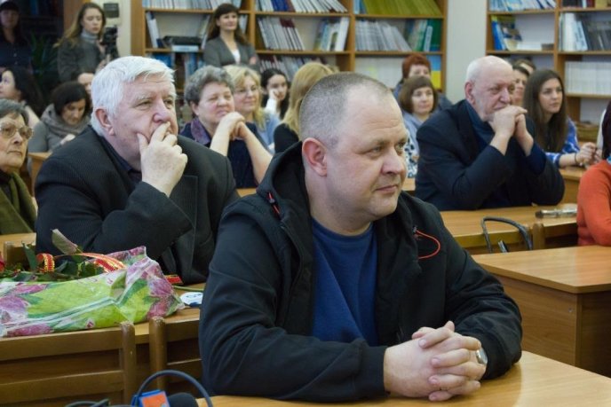 В Ужгороді відкрили фотовиставку учасника АТО "Духовна війна: озброєні книгою" – 10