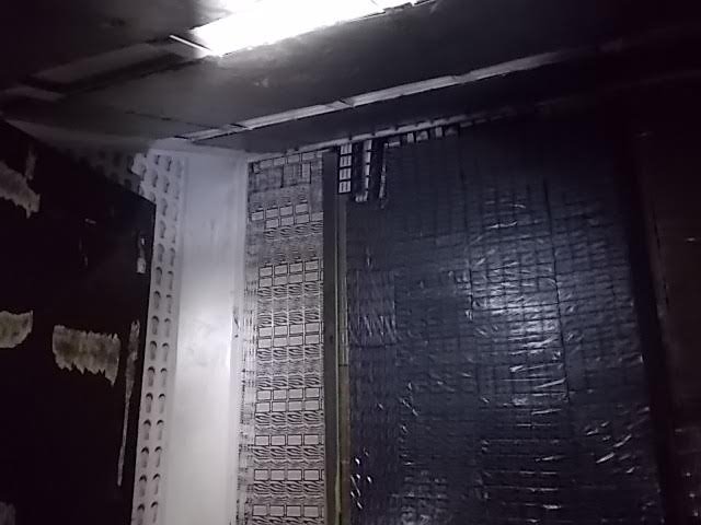 Закарпатські митники вилучили вантажівку через контрабанду цигарок – 02