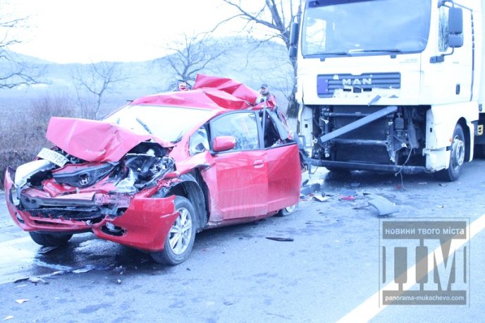 На машині, яка збила жінку біля Клячанова були сині номери, але відразу після ДТП їх зняли – очевидець (ФОТО) – 07