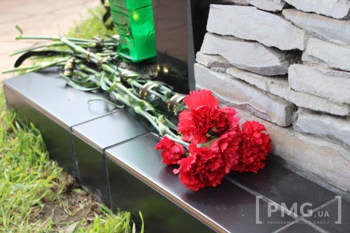 У Мукачеві відкрили меморіальну дошку бійцю АТО Руслану Ігнатишину – 27