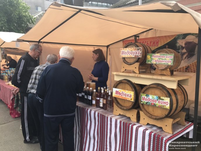 Фестиваль "Сонячний напій" в Ужгороді: що можна придбати на святі вина – 07