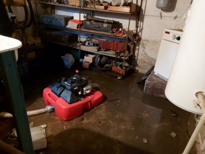 Підтоплені дворогосподарства та села без світла: рятувальники ліквідовують наслідки негоди – 06