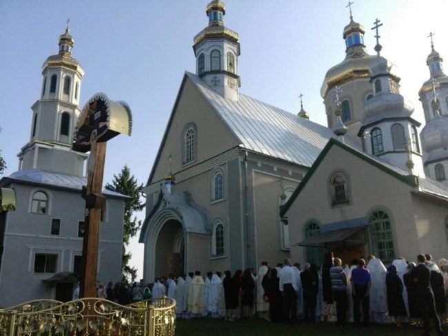 На Закарпаття привезли ковчег із мощами одного з найбільш шанованих святих – 01