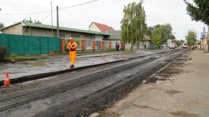 У Мукачеві почали ремонтувати одну з найгірших доріг міста – 04