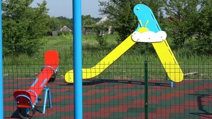 У Мукачівській ОТГ завершили облаштування дитячих ігрових і спортивних майданчиків – 01