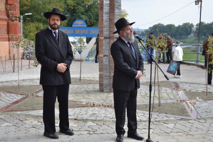 В Ужгороді відкрили пам’ятний знак жертвам Голокосту у вигляді шестикутної зірки Давида – 07