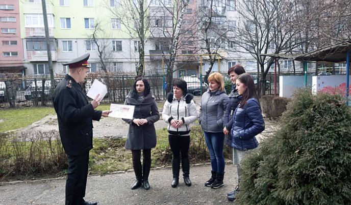 Мукачівські рятувальники навчали громадян правилам безпеки життєдіяльності – 02