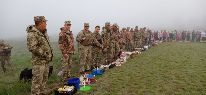 Пасочка у шоломі: як гірські штурмовики Великдень святкували – 01