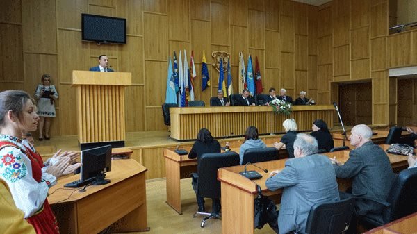 До Дня Ужгорода найкращі містяни отримали почесні нагороди – 01