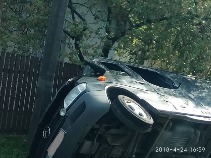 ДТП на Іршавщині: зіткнулися вантажівка та мікроавтобус – 01