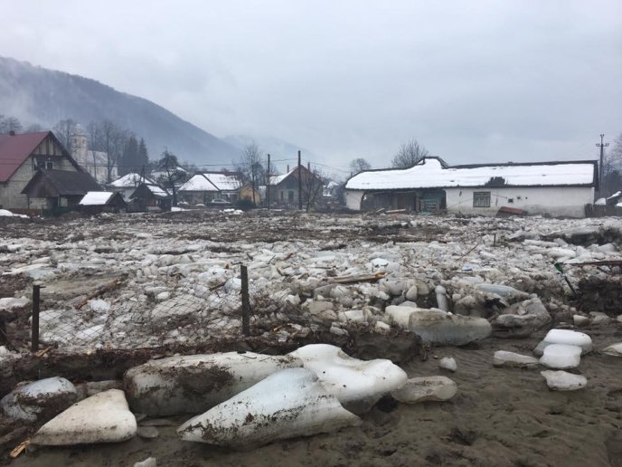 У селі Бронька, що на Іршавщині, вода зруйнувала будинки та засипала брилами городи – 13