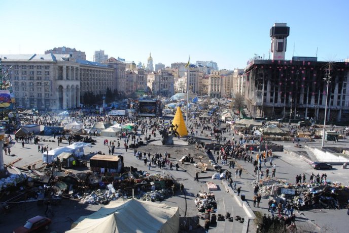 Один день з життя Майдану: на що перетворилась центральна площа України за місяць після революції (ФОТОРЕПОРТАЖ) – 38