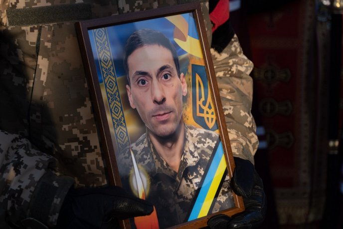 Чорний день для Ужгорода: в місті сьогодні поховали трьох військових – 04