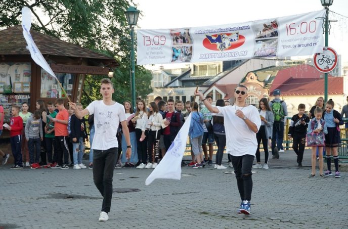 Ужгород розбудили незвичним флешмобом – 03 Ужгород розбудили незвичним флешмобом – 03