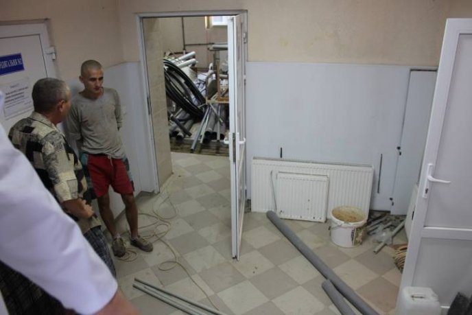 У Мукачеві ремонтують мережі центральної районної лікарні – 01