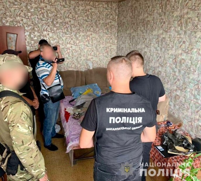 Поліція затримала зловмисника з іншої області, який обікрав будинок на Мукачівщині – 03 Поліція затримала зловмисника з іншої області, який обікрав будинок на Мукачівщині – 03