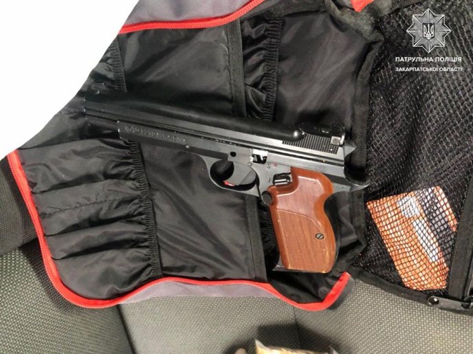 Погрожував зброєю: жінка розповіла про небезпечний інцидент – 01