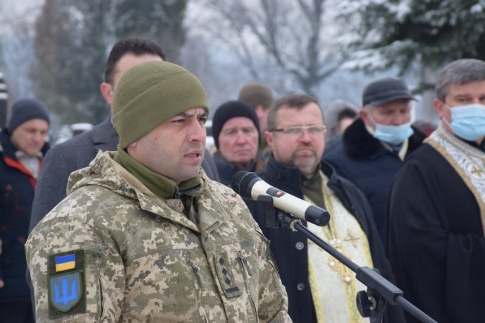 Дебальцівський плацдарм: у Мукачеві вшанували загиблих воїнів-героїв – 02 Дебальцівський плацдарм: у Мукачеві вшанували загиблих воїнів-героїв – 02