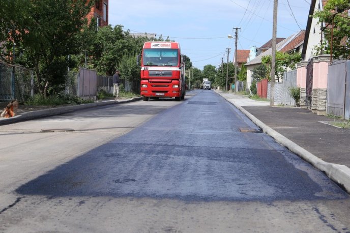 У Мукачеві завершують капремонт однієї з вулиць – 04
