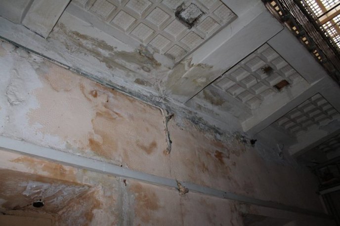 Таргани та оголені дроти: представників прокуратури шокували жахливі умови утримання в’язнів у Закарпатській УВП №9 – 14