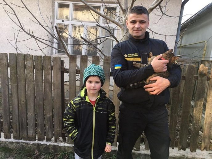 Сьогодні врятували котика, який впав у глибокий колодязь – 04 Сьогодні врятували котика, який впав у глибокий колодязь – 04