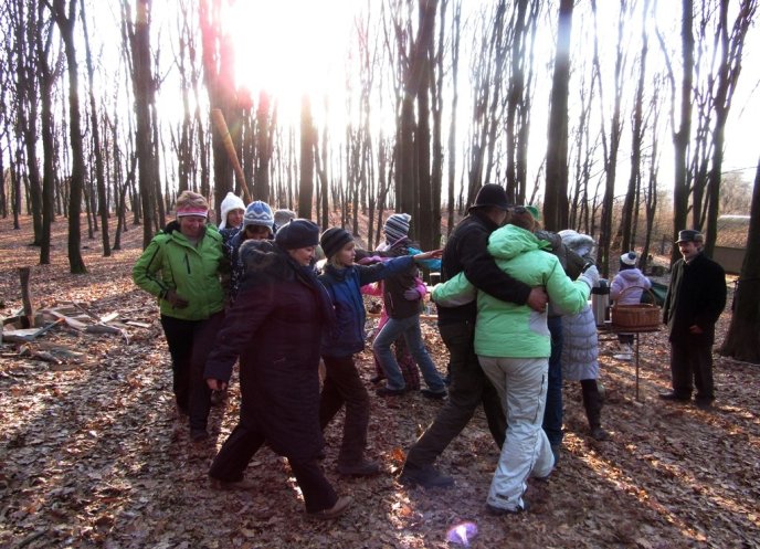 У лісі на виїзді з Мукачева влаштували новорічну зустріч у кельтському стилі – 09