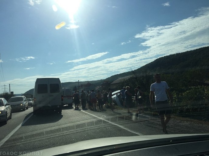 На Мукачівщині пасажирський мікроавтобус потрапив у ДТП – 03