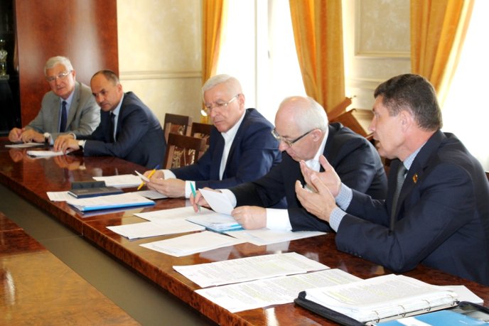 Дві комісії Закарпатської облради готуються до пленарного засідання крайового парламенту – 03 Дві комісії Закарпатської облради готуються до пленарного засідання крайового парламенту – 03